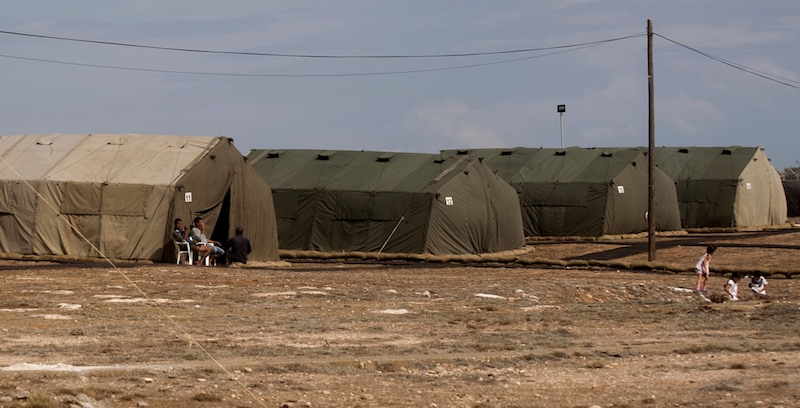 I migranti bloccati nella base militare a Cipro