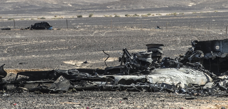 L'aereo precipitato nel Sinai è stato abbattuto da una bomba, dice la Russia