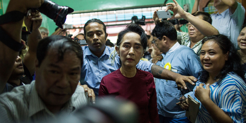 Aung San Suu Kyi a un seggio elettorale a Yangon, in Myanmar. (Lam Yik Fei/Getty Images)
