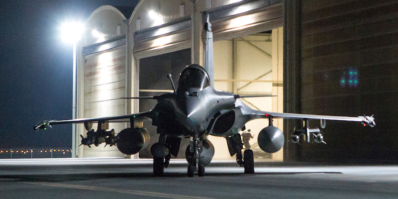 Un aereo da guerra francese usato nell'operazione "Chammal" iniziata a settembre contro l'ISIS. (French Air Force/ECPAD via AP)