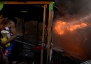 Il grande incendio nella baraccopoli a Manila
