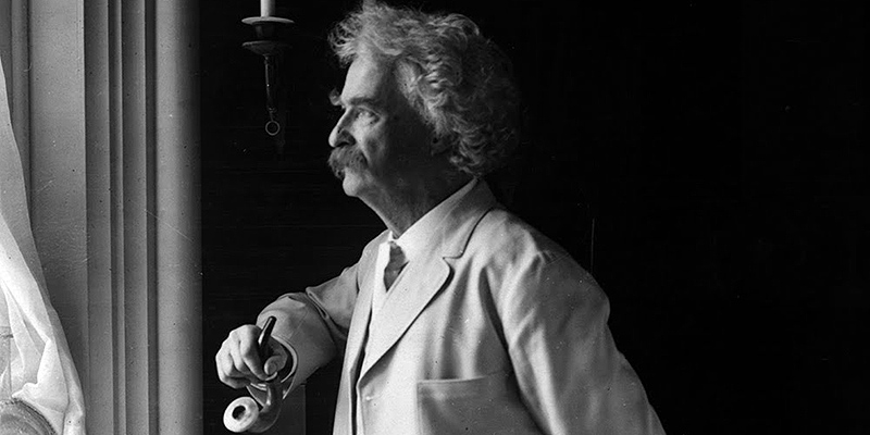 Mark Twain in una fotografia del 1907 (Underwood & Underwood | Wikimedia)