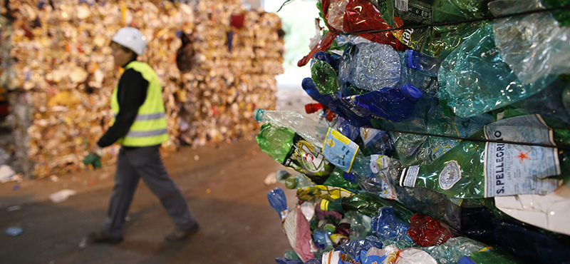 Un centro di smaltimento dei rifiuti in Francia. (THOMAS SAMSON/AFP/Getty Images)