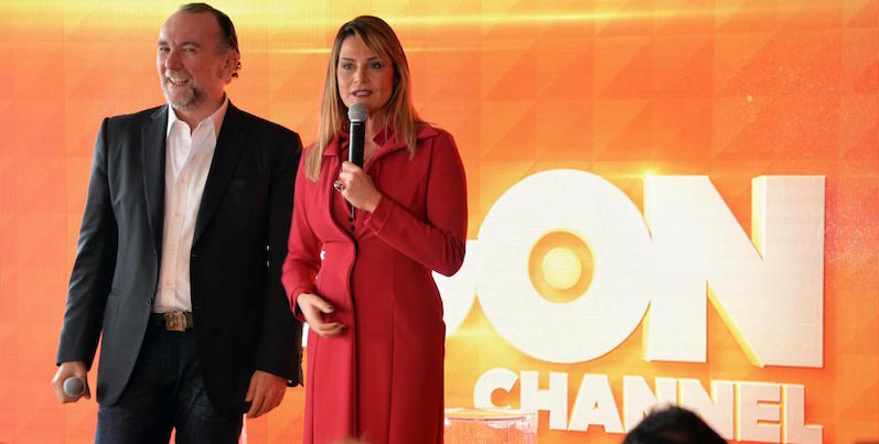 Simona Ventura e Francesco Becchetti alla presentazione di Agon Channel nel dicembre 2014. (Gian Mattia D'Alberto / LaPresse)