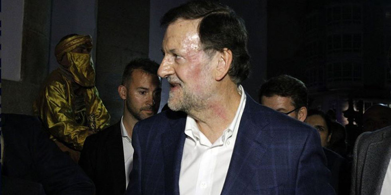 Mariano Rajoy dopo l'aggressione, 16 dicembre 2015 (MÓNICA PATXOT)