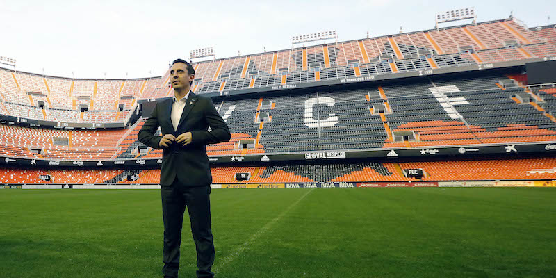 Gary Neville durante la sua presentazione al Mestalla (AP Photo/Alberto Saiz)