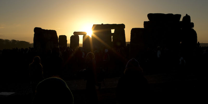 Il sole all'alba di un solstizio di inverno a Stonehenge, nel Regno Unito.
(AP Photo/Matt Dunham)