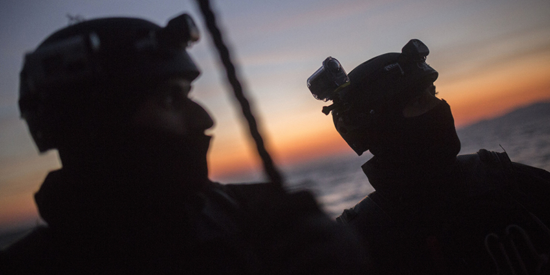 Agenti Frontex in Grecia, 8 dicembre 2015 (AP Photo/Santi Palacios)