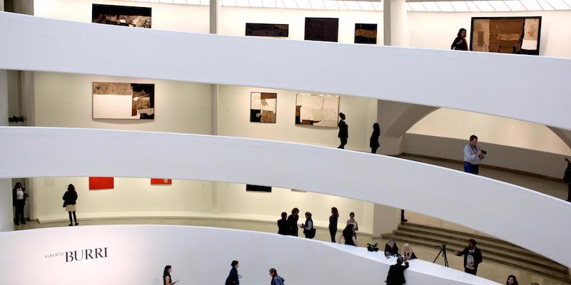 La mostra di Alberto Burri al Guggenheim
(ANSA/FABIO RUSSOMANDO)