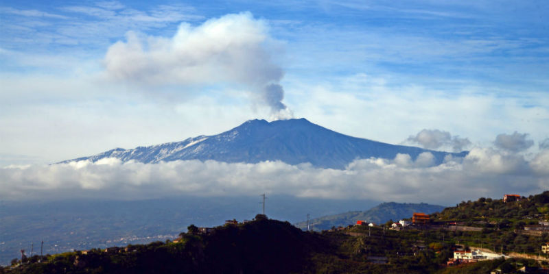 Le foto della nuova eruzione dell'Etna - Il Post