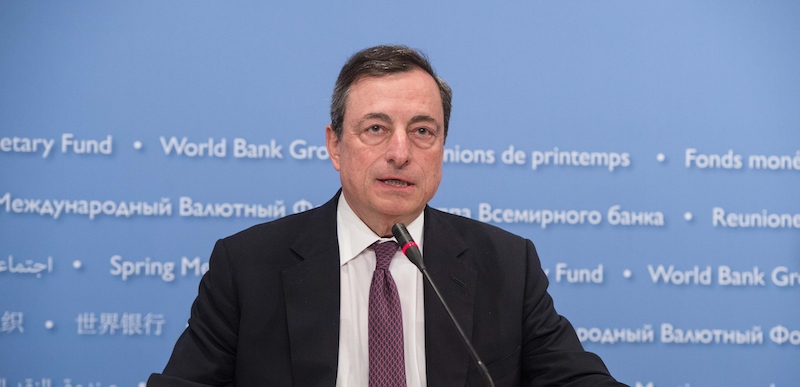 Il governatore della Banca Centrale Europea Mario Draghi
(NICHOLAS KAMM/AFP/Getty Images)