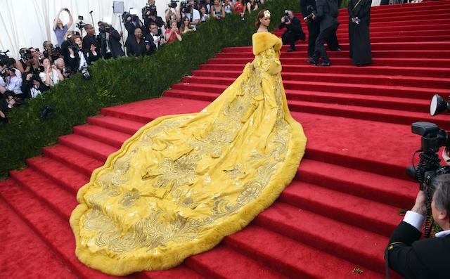 L'arrivo di Rihanna al Metropolitan Museum (TIMOTHY A. CLARY/AFP/Getty Images)