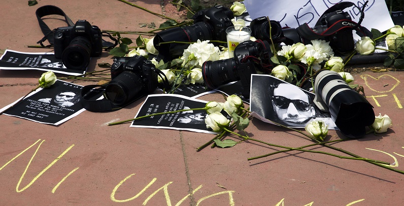 Il funerale del giornalista Ruben Espinosa a Guadalajara in Messico. Espinosa è stato ucciso l'1 agosto 2015 a Città del Messico. (HECTOR GUERRERO/AFP/Getty Images)