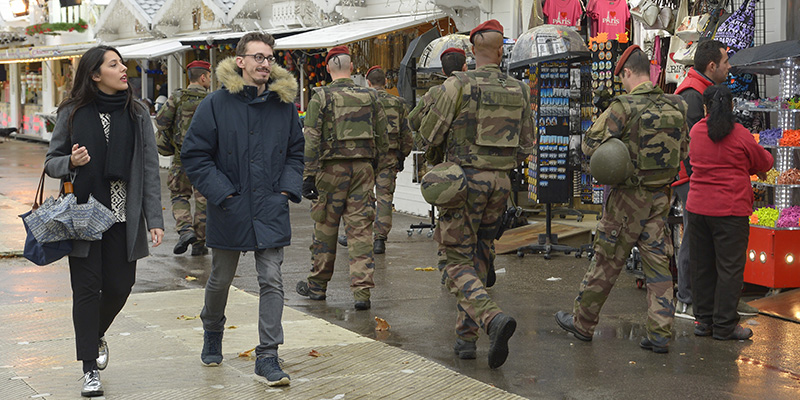 Soldati francesi sugli Champs-Elysees (BERTRAND GUAY/AFP/Getty Images)