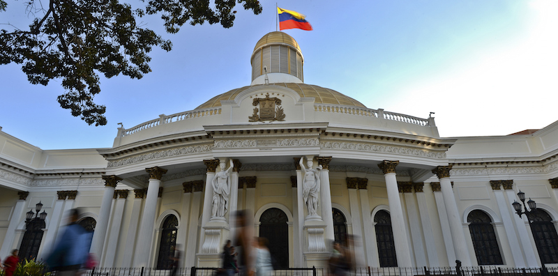 Il Parlamento nazionale venezuelano a Caracas, fotografato il 7 dicembre 2015 (LUIS ROBAYO/AFP/Getty Images)