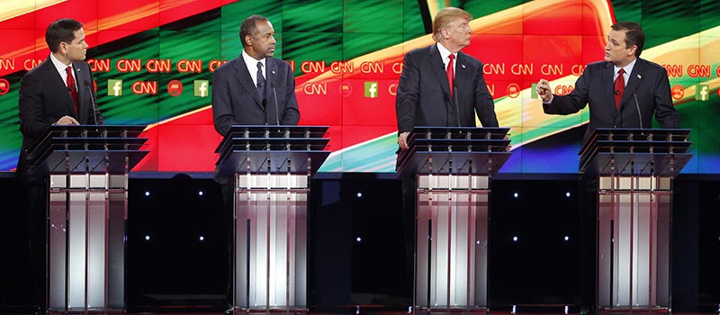 Ted Cruz e Marco Rubio (uno a destra e uno a sinistra) discutono durante il confronto tv. (AP Photo/John Locher)