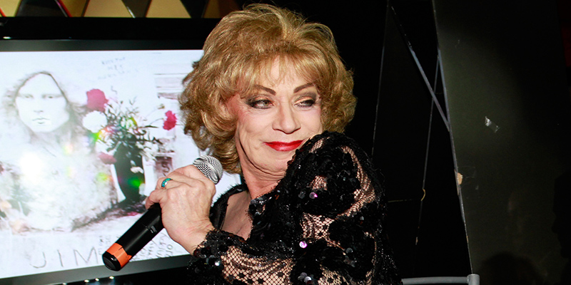 Holly Woodlawn in una foto del 2011 (Marc Serota/Getty Images for Joe Fresh)