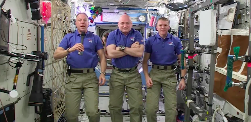 Da sinistra a destra: Tim Kopra, Scott Kelly e Tim Peake sulla ISS.