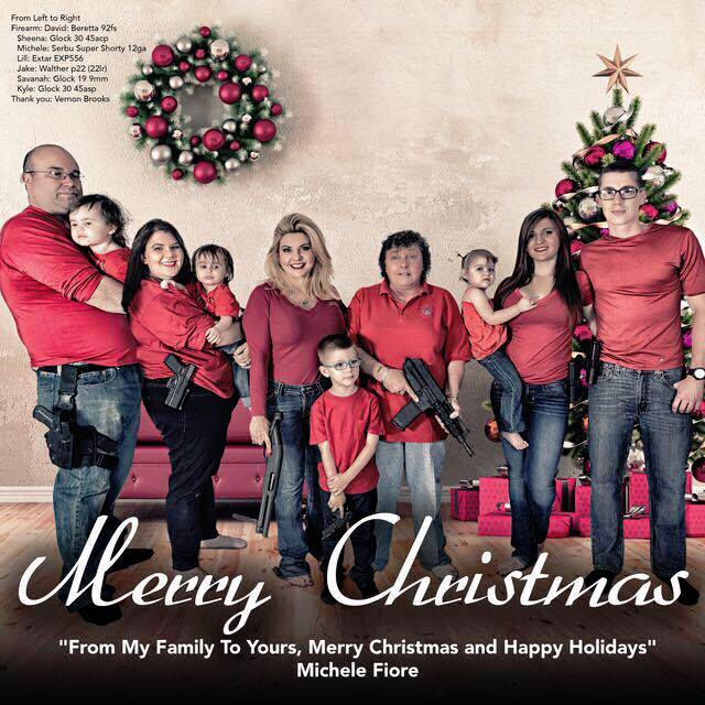 Foto Di Natale Famiglia.La Cartolina Di Natale Di Una Politica Americana Con Tutta La Famiglia Armata Il Post