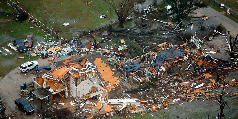 Case distrutte dal tornado a Garland, Texas, Stati Uniti (G.J. McCarthy/The Dallas Morning News via AP)