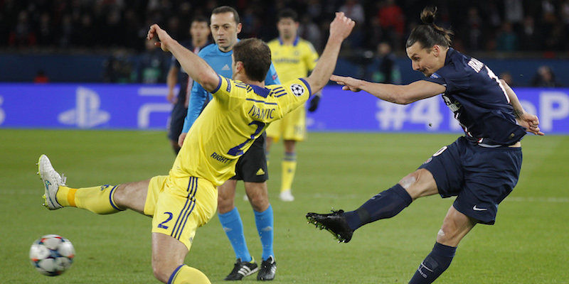 Branislav Ivanovic e Zlatan Ibrahimovic (AP Photo/Michel Euler)