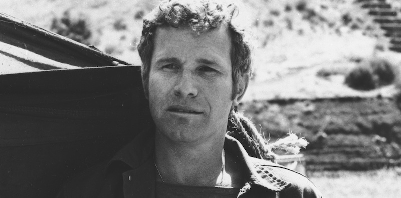 È morto a 82 anni Wayne Rogers, l’attore che interpretava Trapper John nella serie tv M*A*S*H
