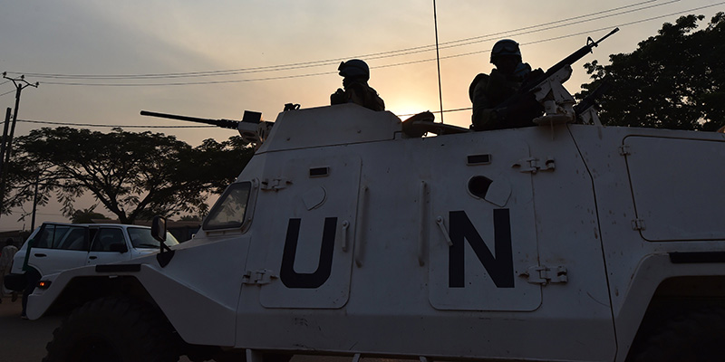 Soldati delle Nazioni Unite durante le elezioni nella Repubblica Centrafricana, Bangui, 30 dicembre 2015 (ISSOUF SANOGO/AFP/Getty Images)