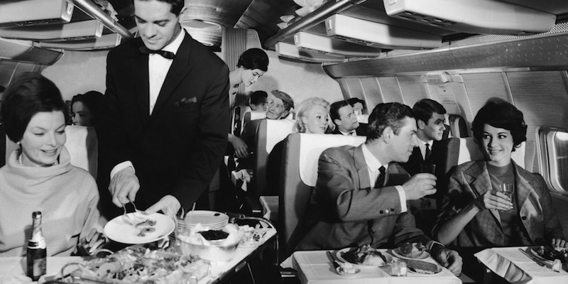 Il servizio a bordo del Boeing 707 il 26 aprile 1967 
(Fox Photos/Hulton Archive/Getty Images)