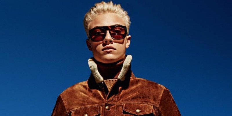 Lucky Blue Smith in una campagna pubblicitaria per Tom Ford