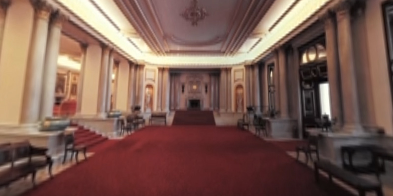 Google ha realizzato un tour virtuale di Buckingham Palace, la residenza ufficiale della monarchia britannica, visibile su YouTube