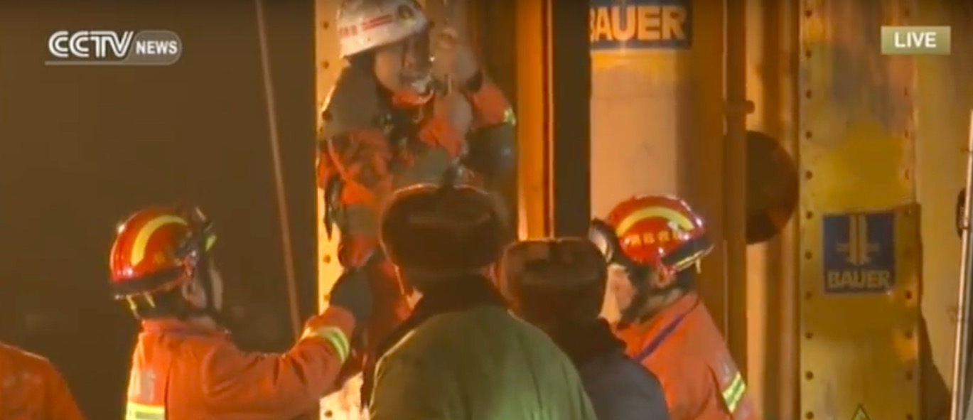 Quattro minatori sono stati recuperati dopo essere rimasti intrappolati in una miniera della Cina per 36 giorni a causa di un crollo