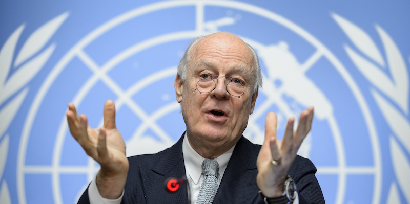 L'inviato dell'ONU per la SIria, Staffan De Mistura, a Ginevra (FABRICE COFFRINI/AFP/Getty Images)