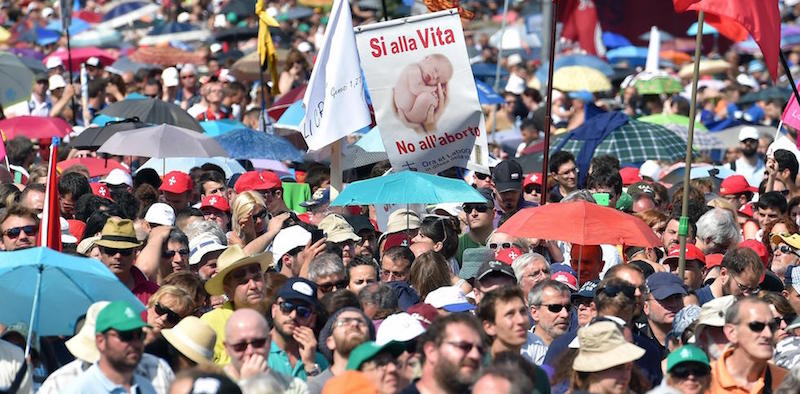Un momento della manifestazione "Difendiamo i nostri figli" a piazza San Giovanni, Roma, 20 giugno 2015. 
(ANSA/ETTORE FERRARI)