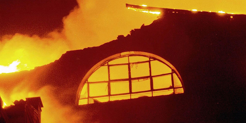 Un fermo immagine dell'incendio al Teatro La Fenice di Venezia il 29 gennaio 1996. (ANSA)