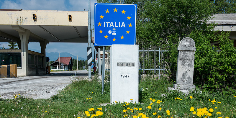 Risultati immagini per foto del confine della  dogana italiana