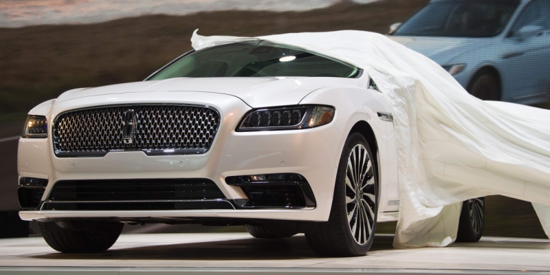 La presentazione della Lincoln Continental al NAIAS di Detroit, il 12 gennaio 2016. (JIM WATSON/AFP/Getty Images)