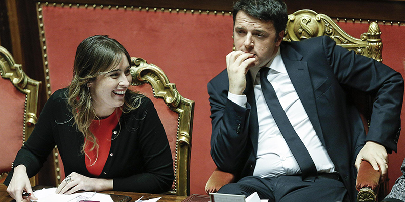 Il Ministro delle Riforme Maria Elena Boschi e il presidente del Consiglio Matteo Renzi in Senato durante il voto finale delle Riforme Costituzionali (ANSA/GIUSEPPE LAMI)