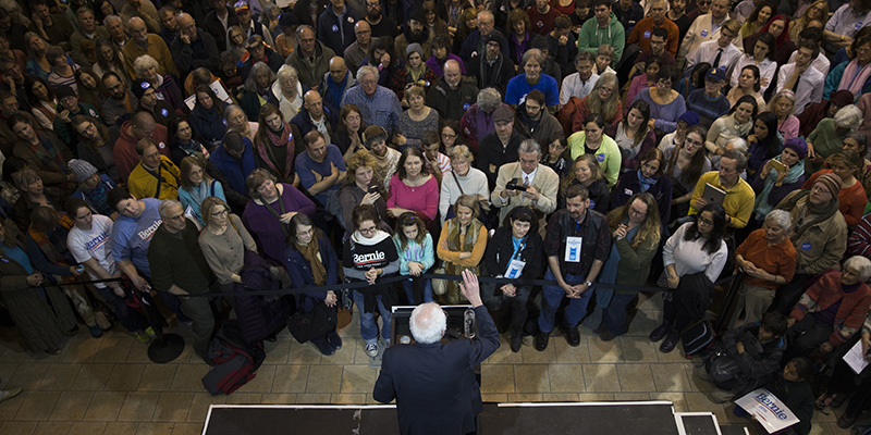 Un comizio di Bernie Sanders a Fairfield, Iowa. (AP Photo/Evan Vucci)