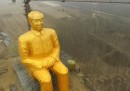 La statua gigante di Mao è stata distrutta