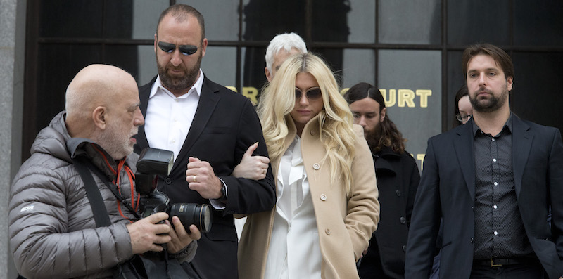 Kesha all'uscita dal tribunale di New York. 19 febbraio 2016.
(AP Photo/Mary Altaffer)