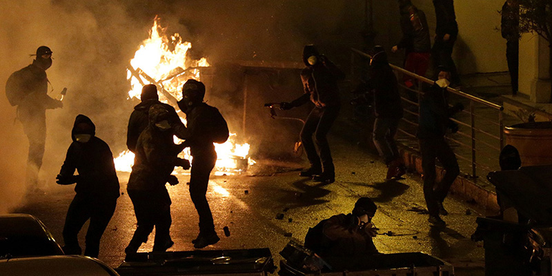 Scontri a Corte, 16 febbraio 2016 (PASCAL POCHARD CASABIANCA/AFP/Getty Images)