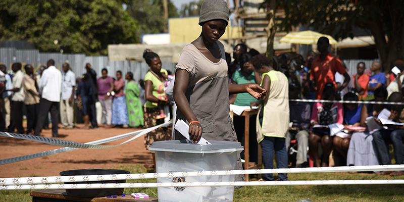 Un seggio elettorale in una città vicina a Kampala, 18 febbraio 2016 (ISAAC KASAMANI/AFP/Getty Images)