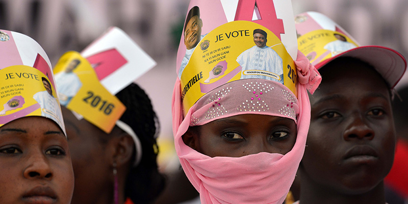 Sostenitori e sostenitrici di Mahamadou Issoufou, Niamey, 18 febbraio 2016 (ISSOUF SANOGO/AFP/Getty Images)