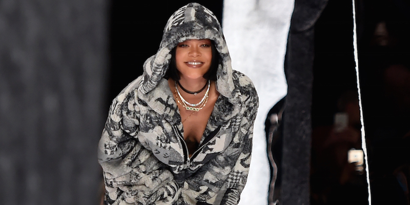 Rihanna alla sfilata della sua collezione per Puma, 12 febbraio 2016.
(TIMOTHY A. CLARY/AFP/Getty Images)