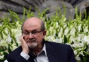 40 organizzazioni giornalistiche iraniane hanno offerto una taglia di oltre 500mila euro per la morte dello scrittore Salman Rushdie