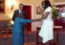 La donna di 106 anni che si è messa a ballare dopo aver incontrato Barack e Michelle Obama alla Casa Bianca