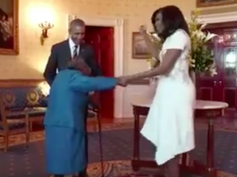 La donna di 106 anni che si è messa a ballare dopo aver incontrato Barack e Michelle Obama alla Casa Bianca