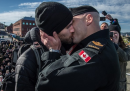 Il primo bacio gay di una cerimonia della Marina canadese