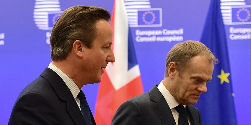 Il primo ministro britannico David Cameron e il presidente del Consiglio europeo Donald Tusk (EMMANUEL DUNAND/AFP/Getty Images)
