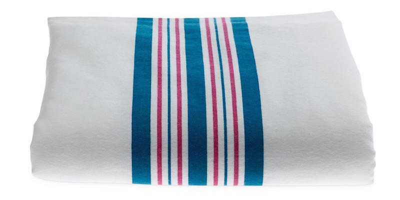 La Kuddle-Up Candy Stripe, la più comune tra le coperte per neonati negli ospedali degli Stati Uniti (Medline)